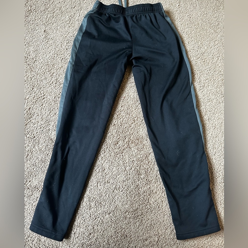 Under Armour Pants. Youth. Size Medium. Light Weight. - Picture 2 of 4